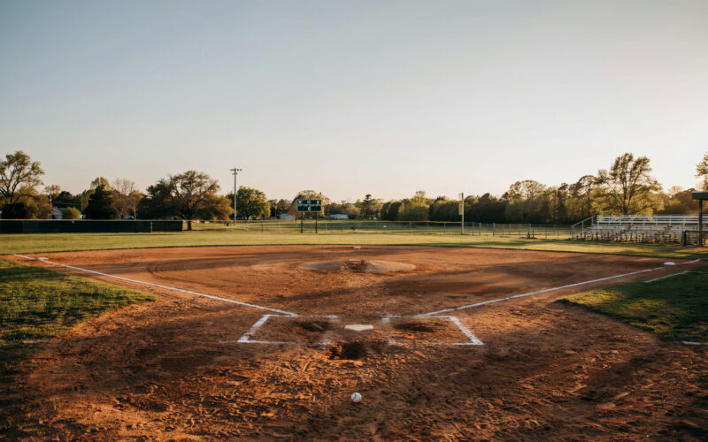 A baseball diamond and fans, a scene for baseball for beginners