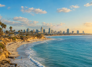 Sunny San Diego coastline with palm trees and the Pacific ocean, a weekend travel guide